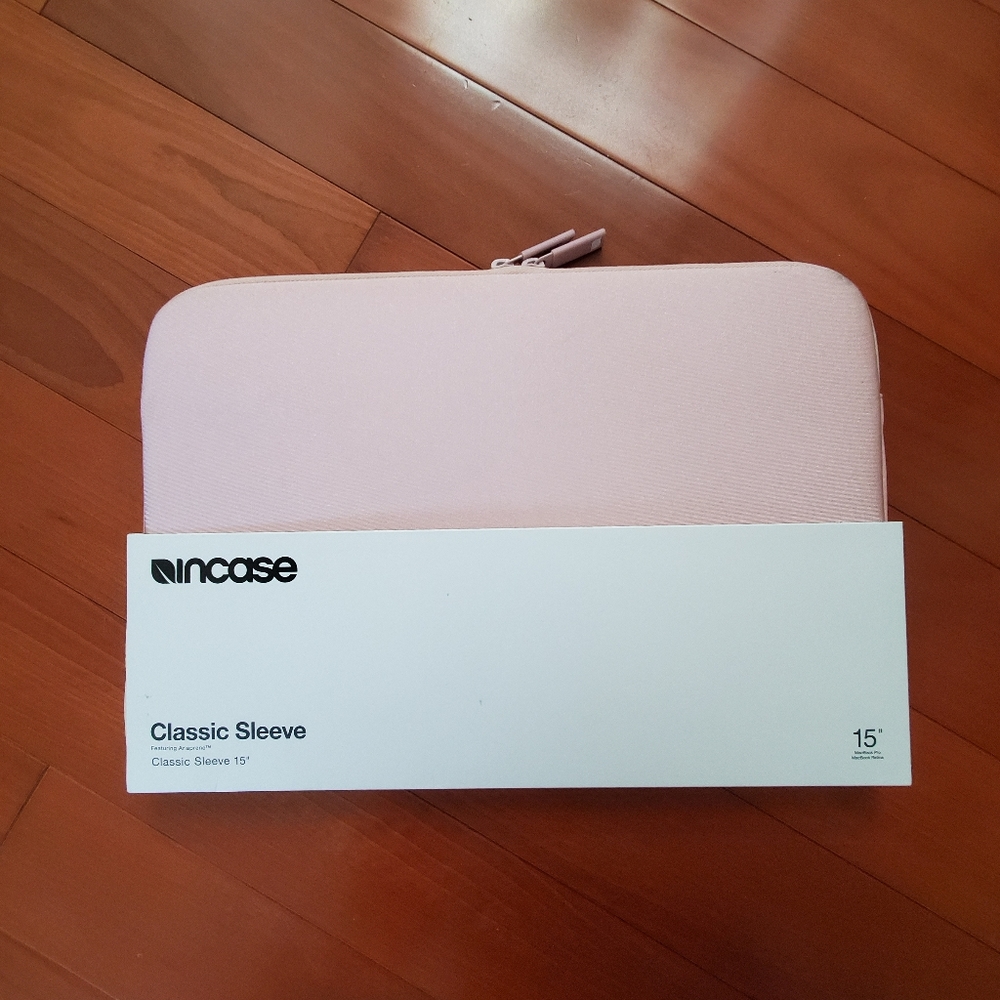 NWT 15" plus faux fur lined laptop sleeve